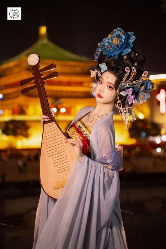 花间月 · 钟楼