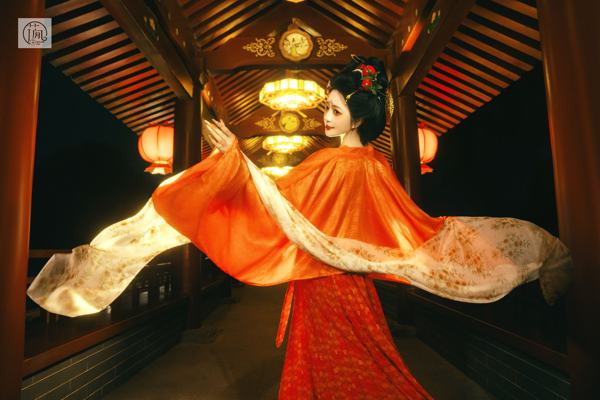 花间月 · 芙蓉园