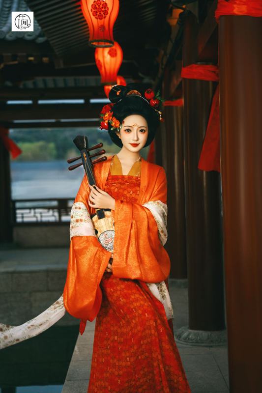 花间月 · 芙蓉园