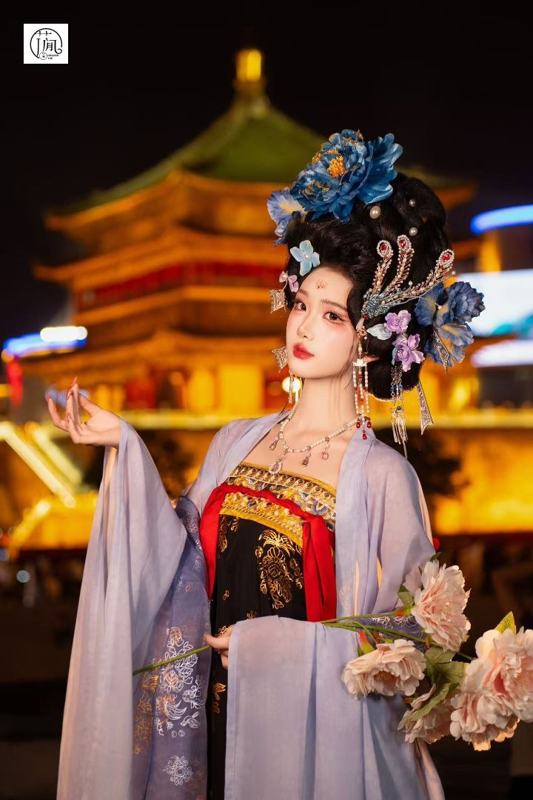 花间月 · 钟楼